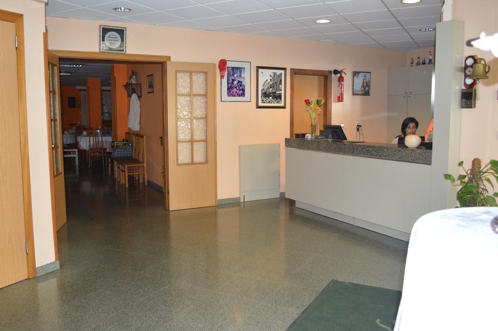 Hotel Don Pelayo Arbos Exterior photo